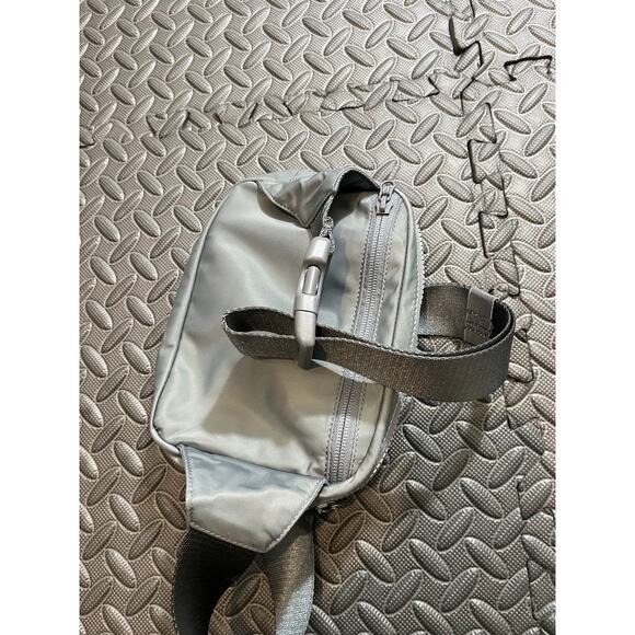 Authentic Lululemon Everywhere Belt Bag‎ Light Gray Fanny Pack O/S Waist - Picture 4 of 10